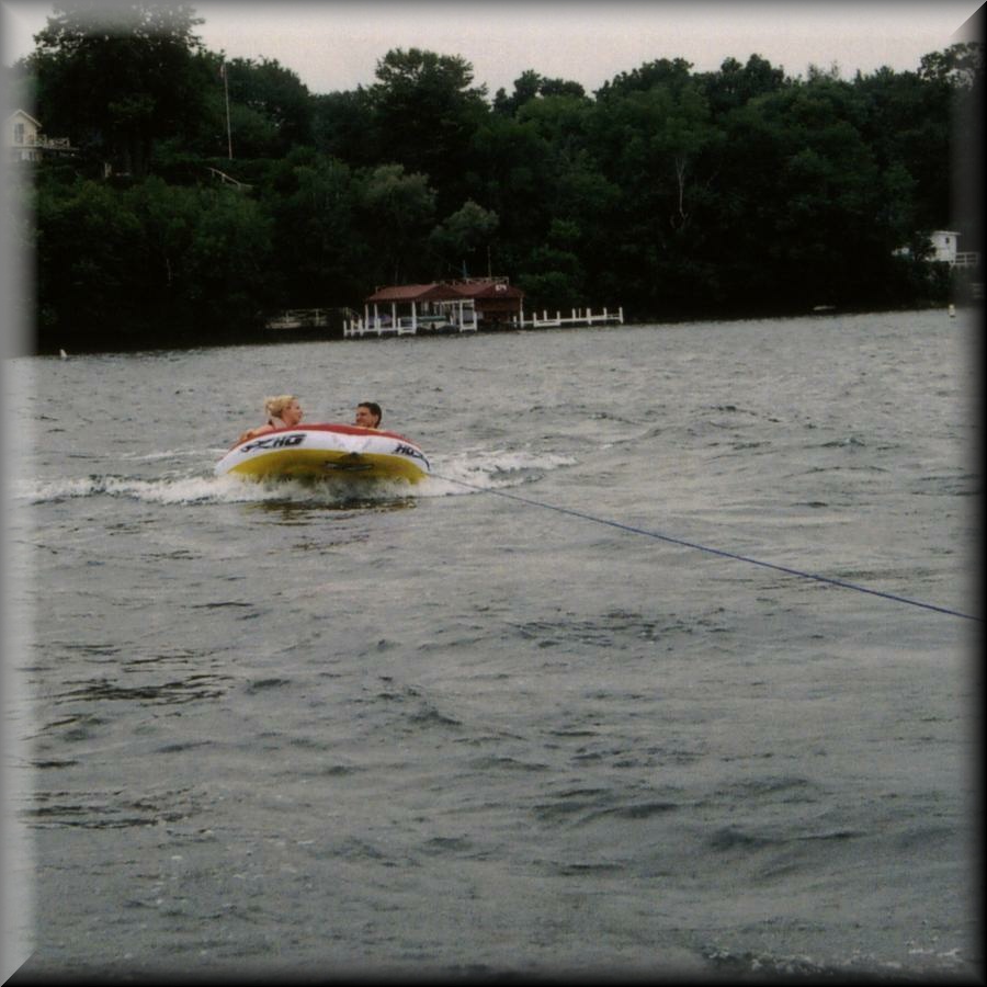 Lumi-Ilie_on_lake___3